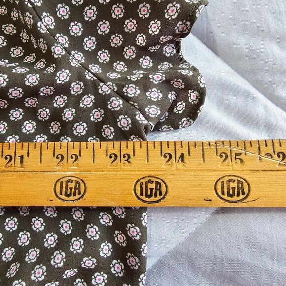 EUC LIKE NEW LOFT GREEN SPLIT V TINY FLORAL PRINT FLUTTER SLEEVES TOP SZ LARGE - Picture 12 of 13